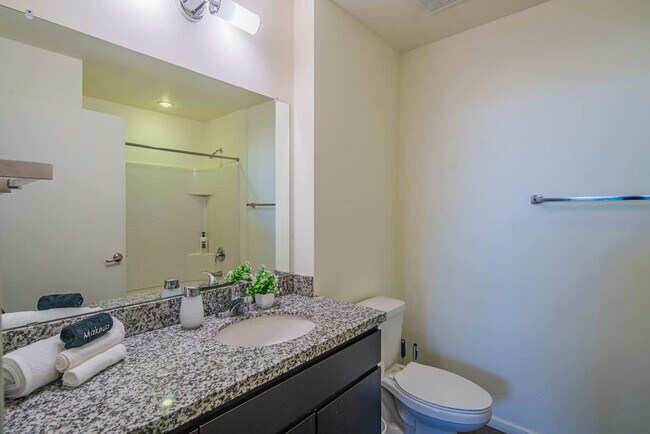 Building Photo - 333 E Roosevelt St