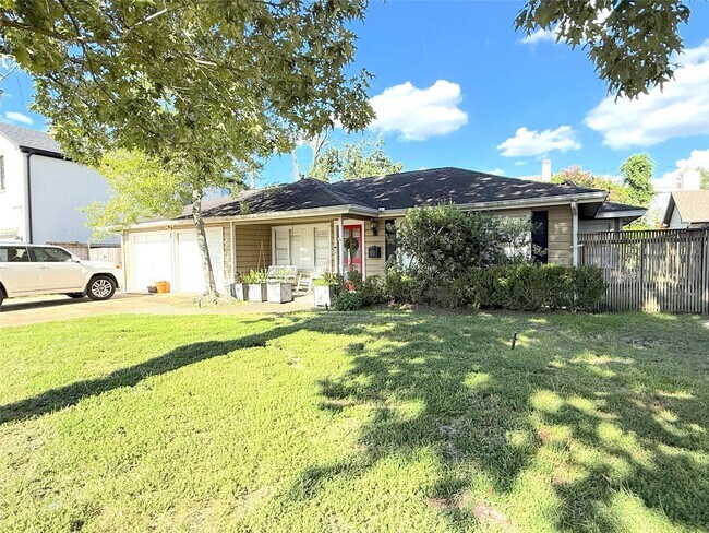 Building Photo - 1434 Glourie Dr