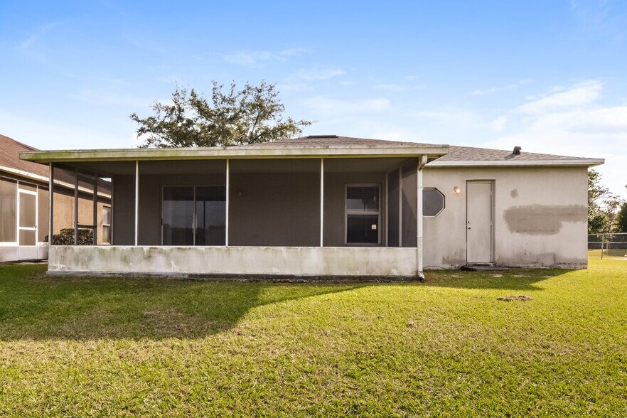 Building Photo - 6853 Westlake Blvd