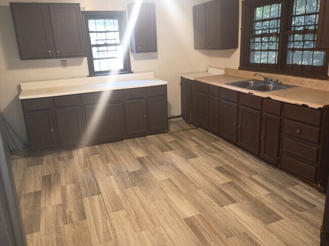 Building Photo - 304 Wells Ave