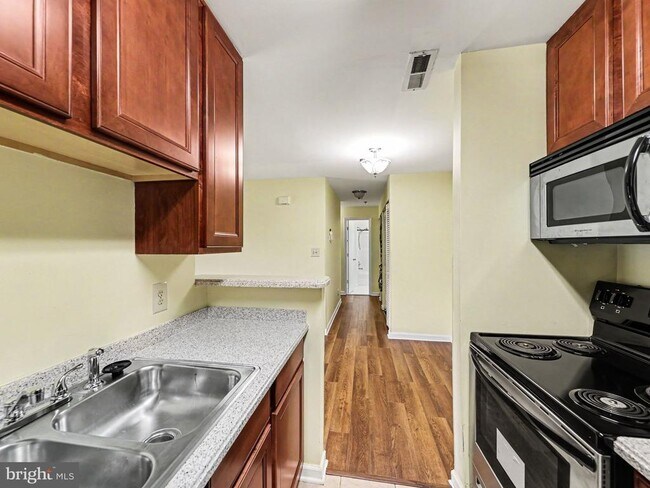 Building Photo - 33 Fern Oak Cir