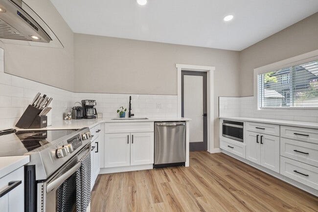 Building Photo - 1311 S Adams St