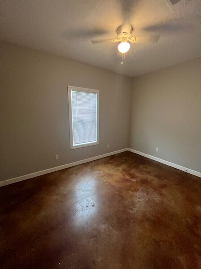 Building Photo - 43 E First St