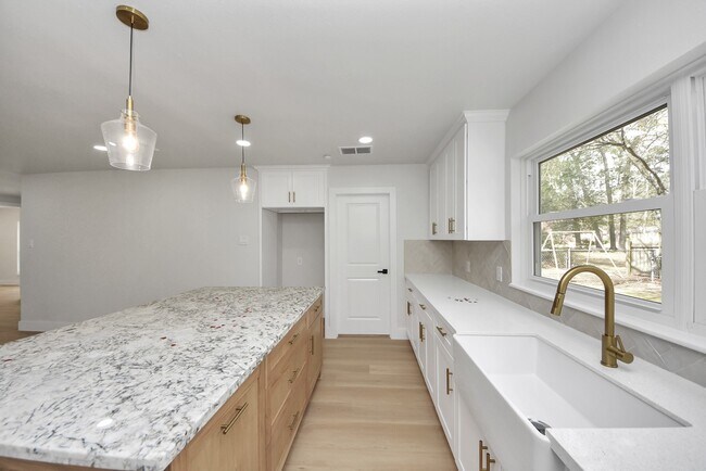 Building Photo - 26206 Maplewood Dr