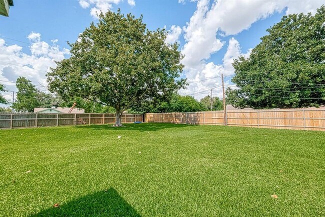 Building Photo - 9654 Meadowland Dr