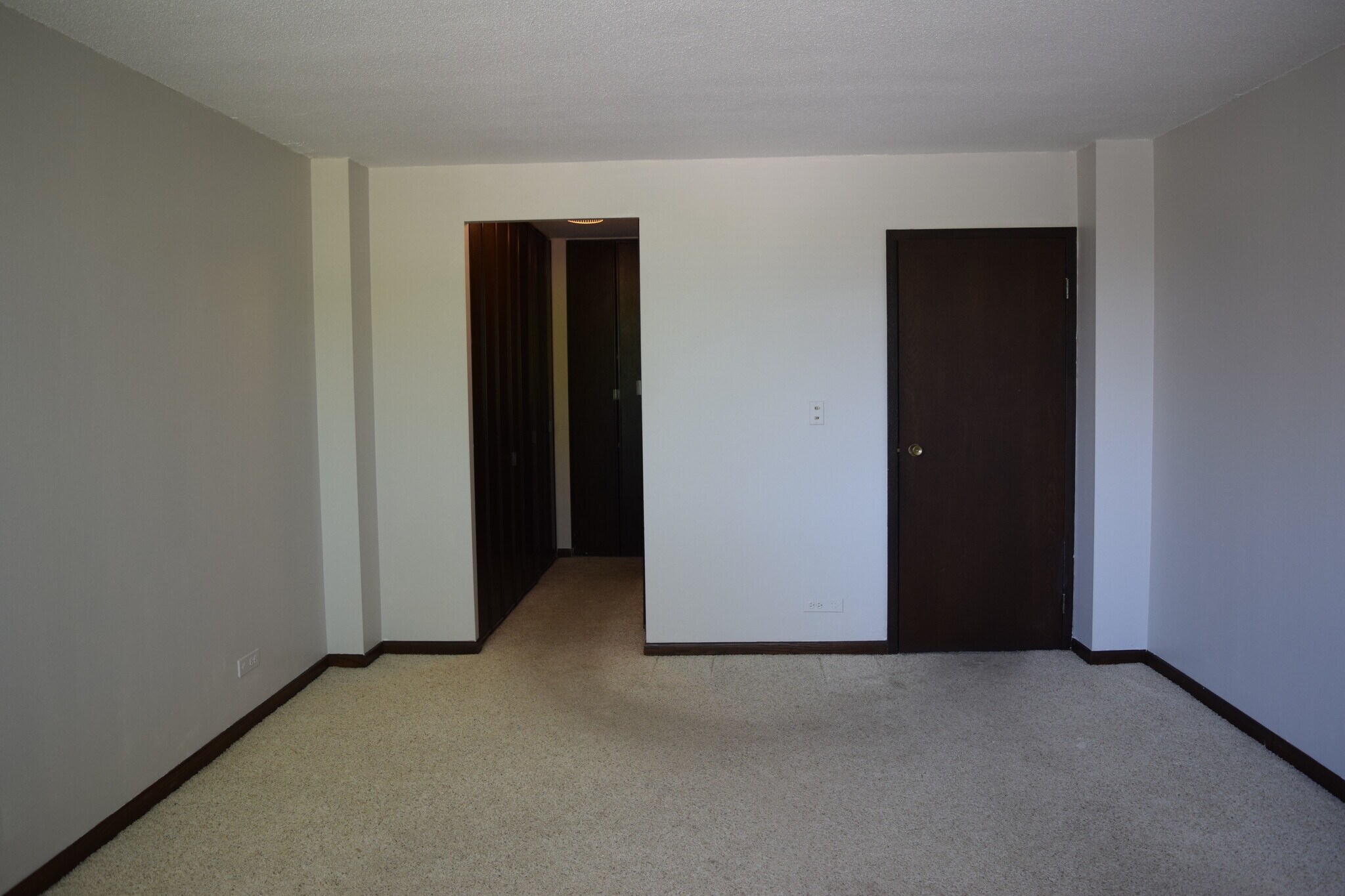Building Photo - 2211 S Stewart Ave