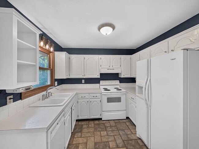 Building Photo - 11 Malvern Ln