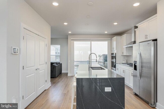 Building Photo - 1747 Riverbluff Ave