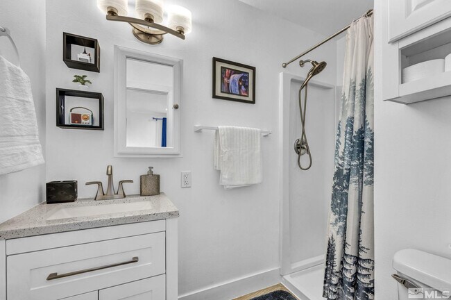 Building Photo - 405 Gregory Way