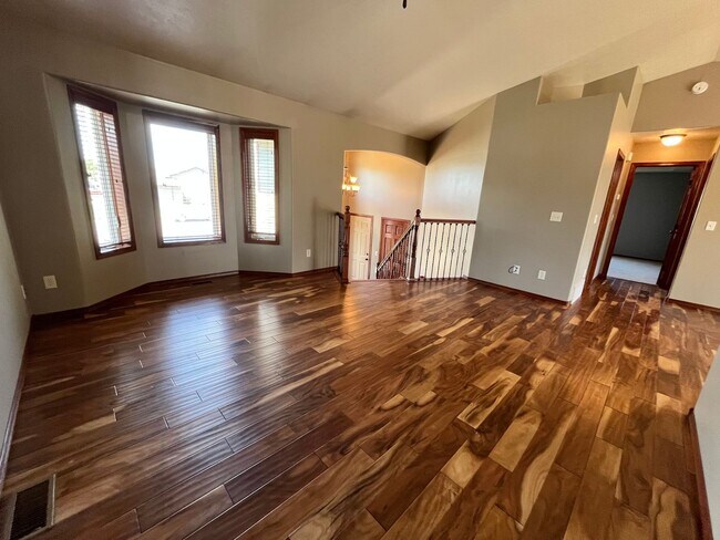 Building Photo - Stunning 4 Bed/2 Bath with 3 Car Garage and Fenced in Yard!