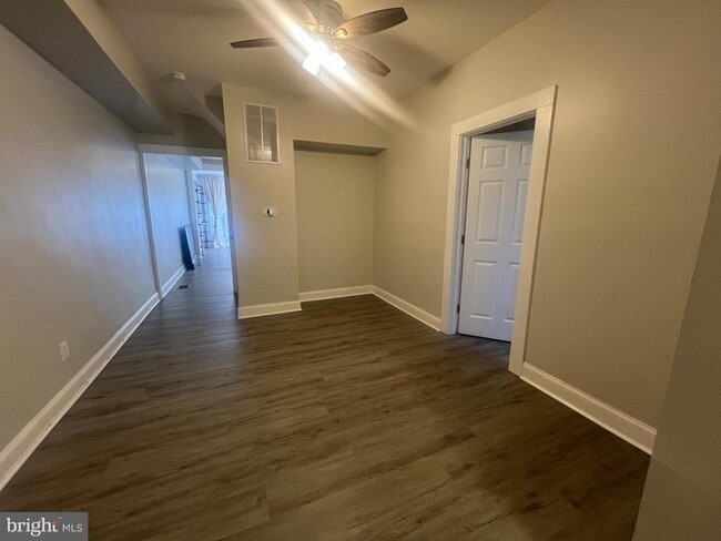 Building Photo - 3031 Shannon Dr