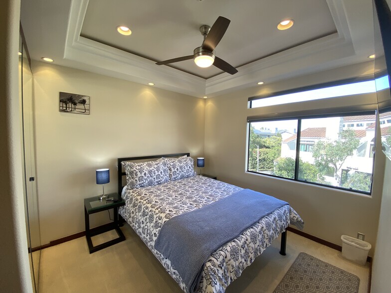 Guest bedroom with large window - 5146 Dorado Dr