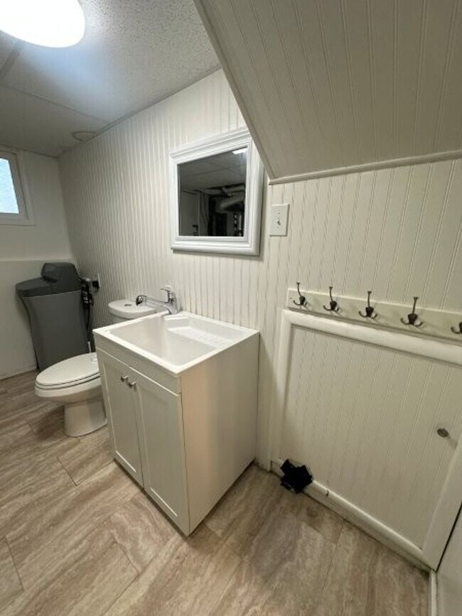 Building Photo - Fall Special – 3 Weeks FREE Rent on 4 Bed,...