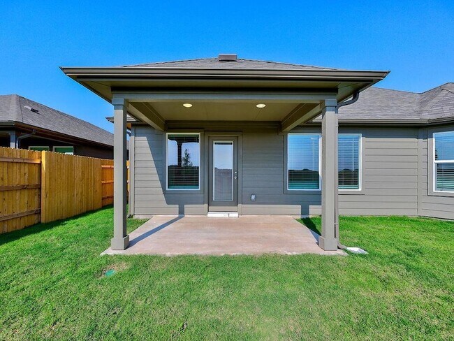 Building Photo - 112 Holmby Dr