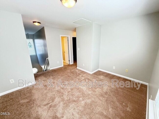 Building Photo - 420 Cline Falls Dr