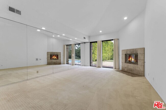 Building Photo - 3516 Malibu Country Dr