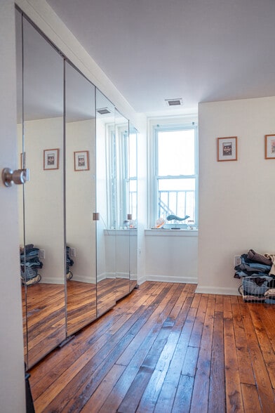 Building Photo - 625 S Negley Ave