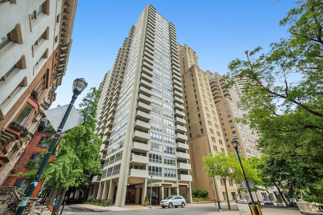 Building Photo - 224 W Rittenhouse Sq