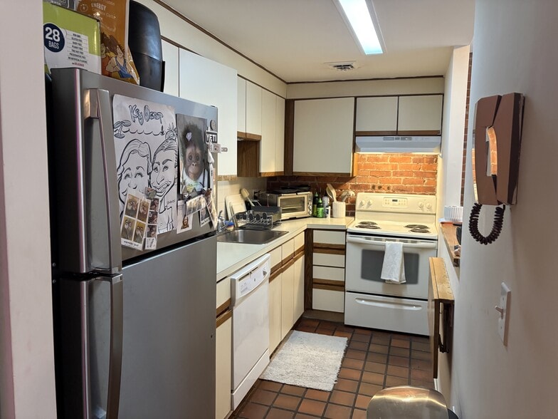 Building Photo - 87 Gainsborough St