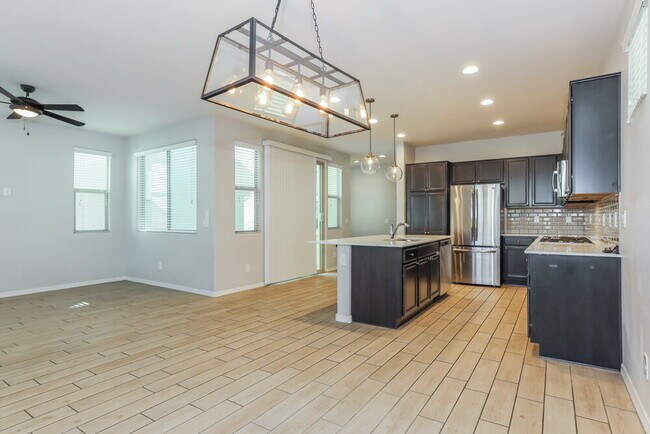 Building Photo - 3710 E Robert St