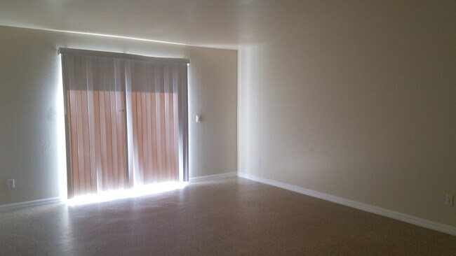 Building Photo - Duplex 3/2 w/ Garage