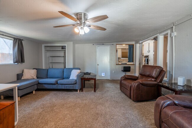 Building Photo - Furnished 4BR Oceanside Retreat w/ Pool Table, Home Gym & Utilities Included
