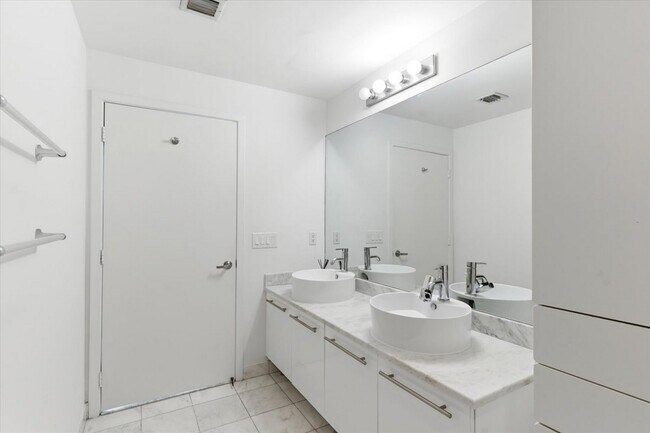 Building Photo - 888 Biscayne Blvd