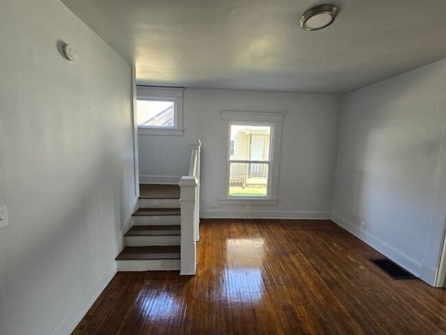 Building Photo - 408 E Market St