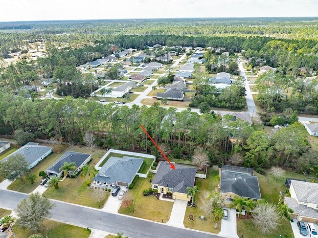 Building Photo - Beautifully maintained and move-in ready, ...