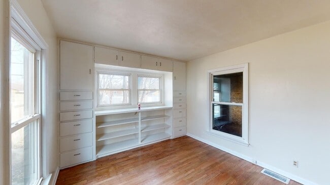 Building Photo - Duplex Available in Beaverdale - 3D Tour