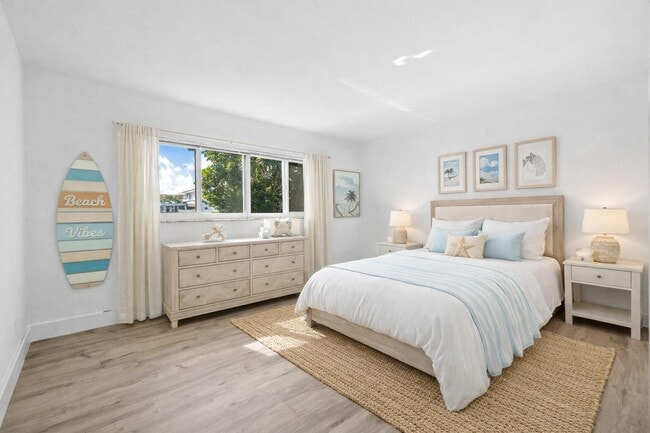 Building Photo - 698 NE Spanish River Blvd