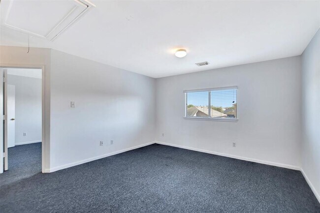 Building Photo - 1811 Adobe Falls Dr