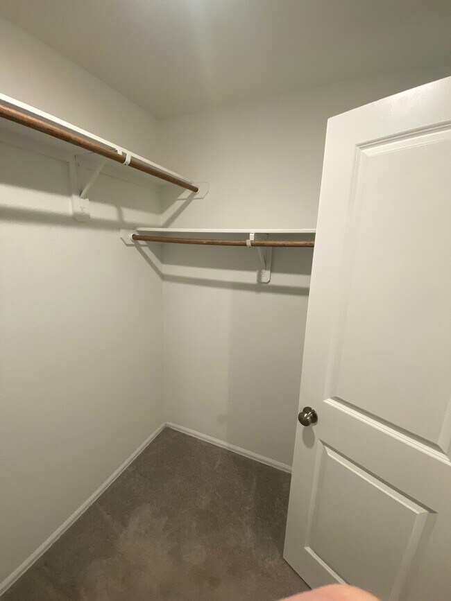 Building Photo - 1411 Las Cuevas Dr