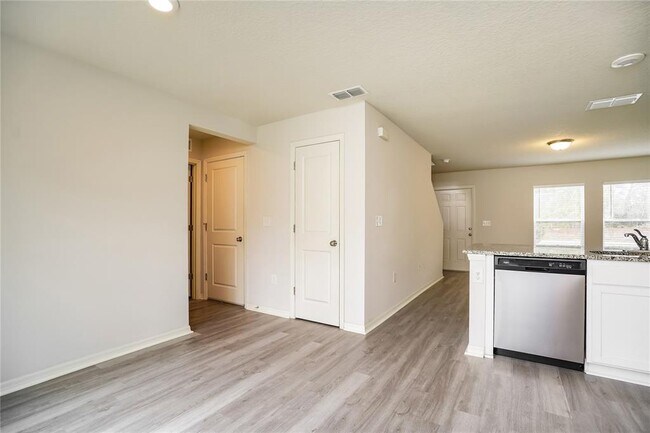 Building Photo - 2922 W Higgins Pl