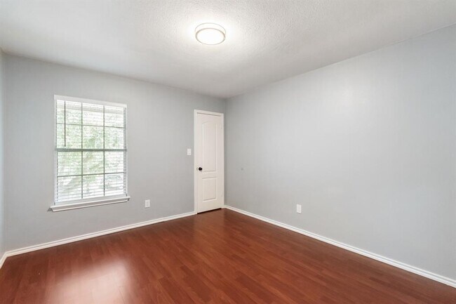 Building Photo - 1117 Del Roy Dr