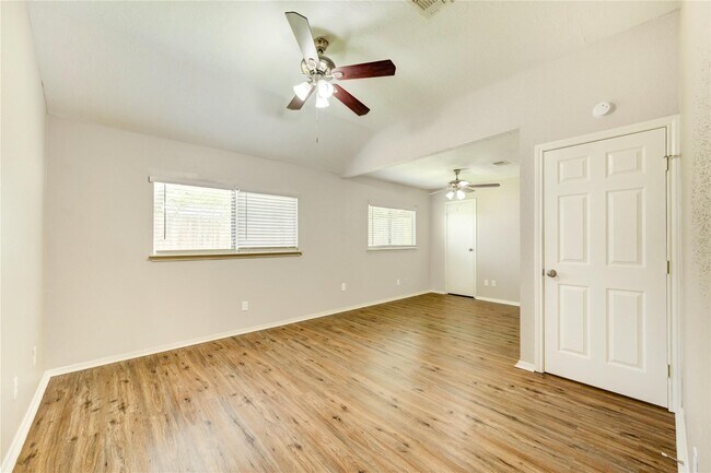 Building Photo - 5255 Beaverbrook Dr