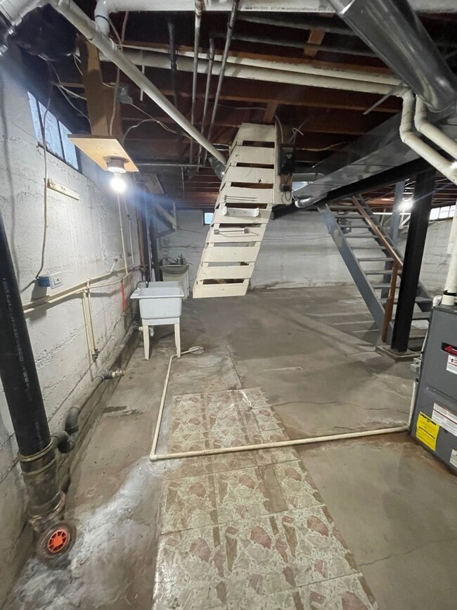 Building Photo - 3 Bedroom with garage and basement