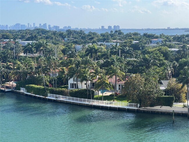 Building Photo - 10350 W Bay Harbor Dr