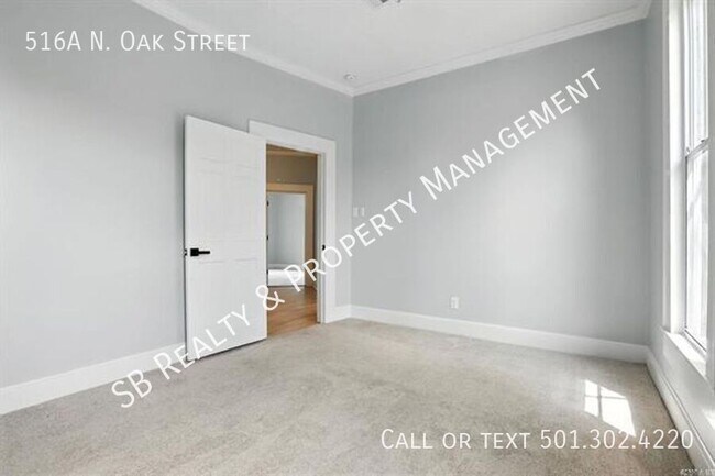 Building Photo - 516 N Oak St