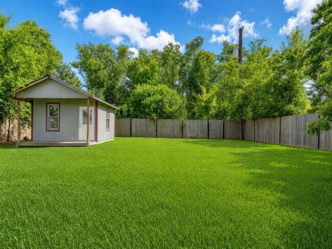 Building Photo - 4930 Holloway Dr