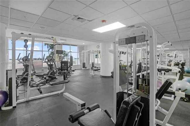 Building Photo - 10350 W Bay Harbor Dr