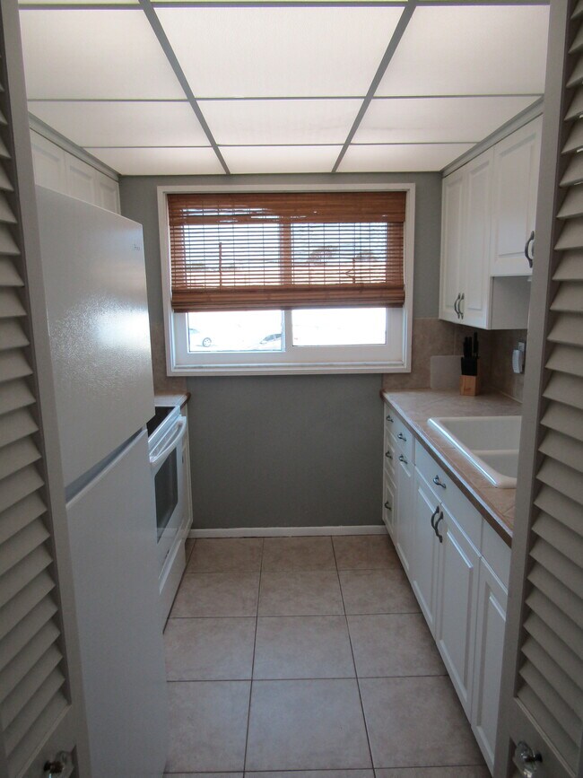 Building Photo - 708 S Tamiami Trail