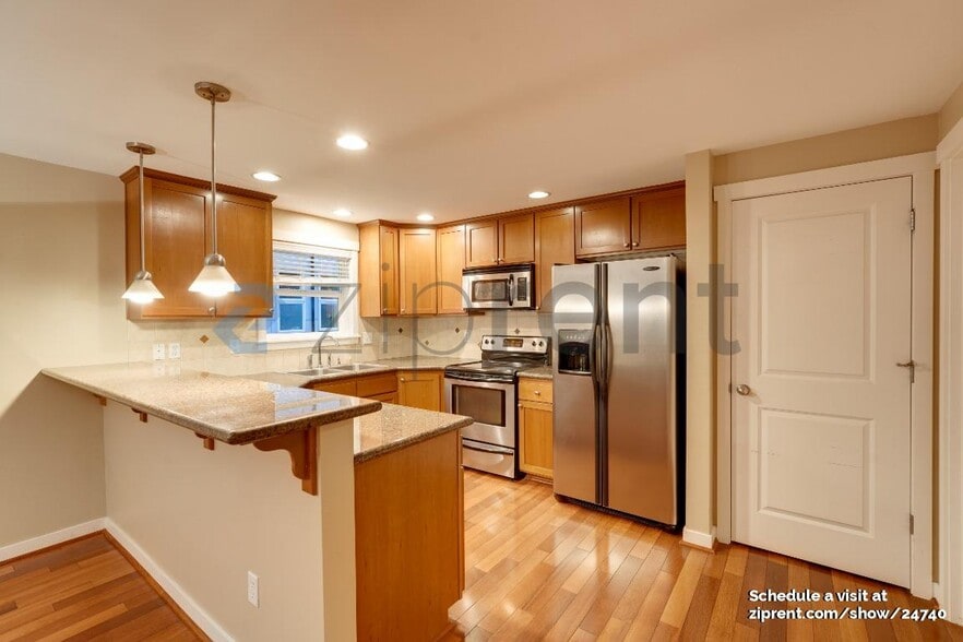 Building Photo - 9506 Interlake Ave N