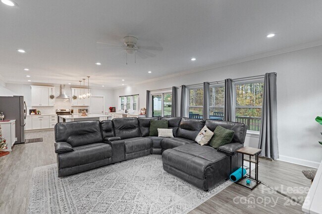 Building Photo - 122 Rutan Ct