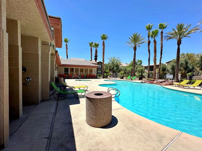 Building Photo - 2 BEDROOM 2 BATH UPSTAIRS CONDO IN GATED S...