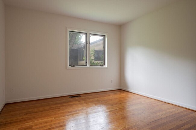 Building Photo - 1285 Branchlands Dr