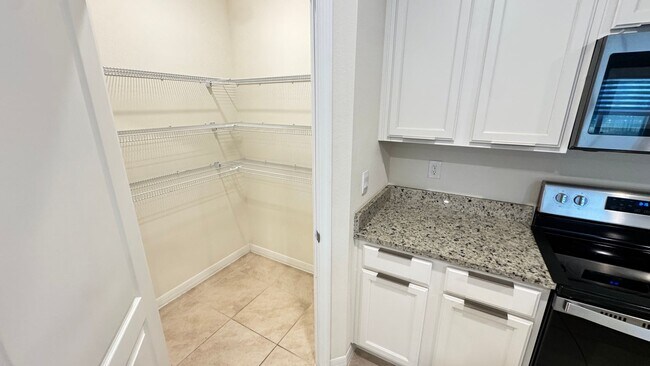 Building Photo - Available NOW! Spacious 4BD/2BA Haven in Villages at Harmony – Your Dream Home Awaits! WASHER & D...