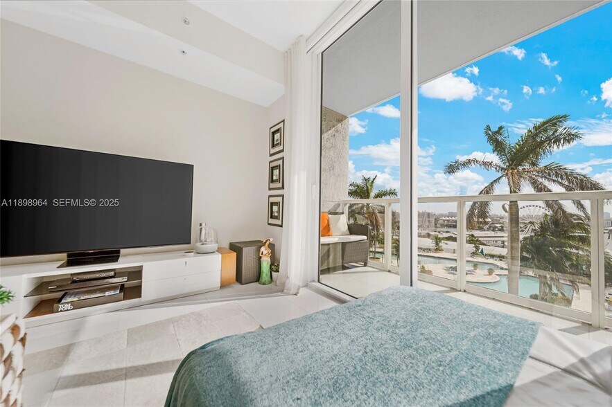 Building Photo - 253 NE 2nd St