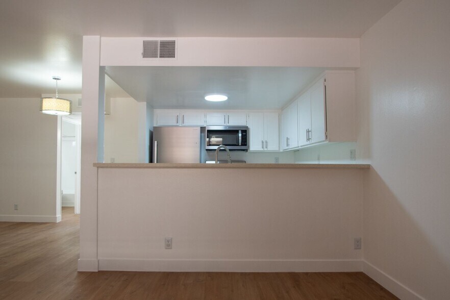 Building Photo - 6401 Riverton Ave