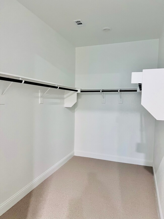 Building Photo - 1202 Booker Dr